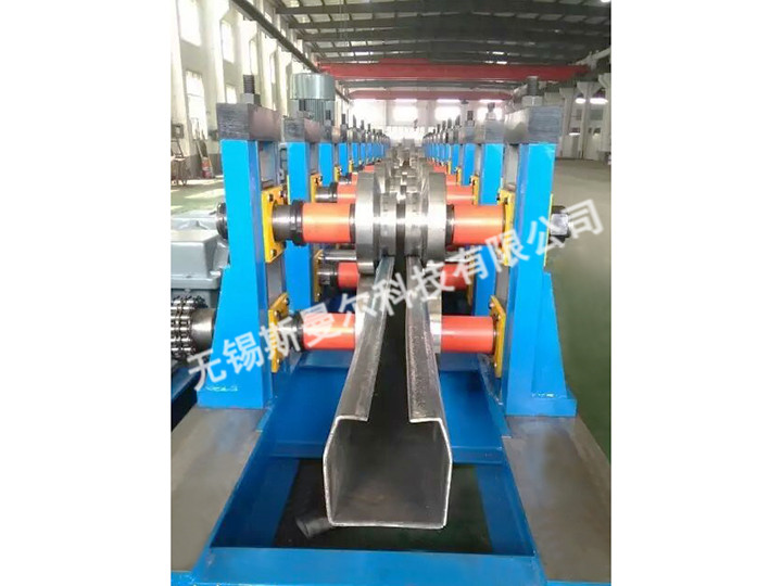 门吊轨成型机